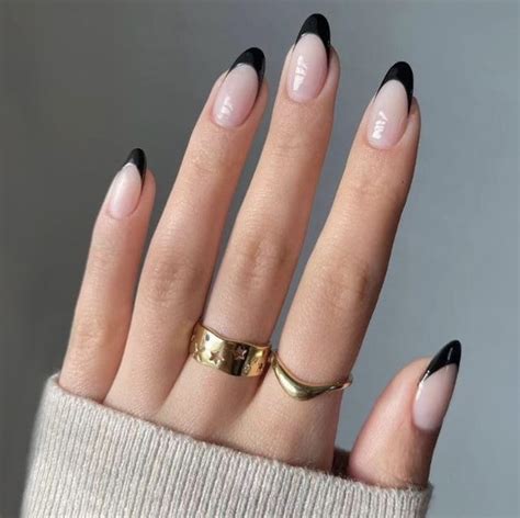 Dark french nails: así es la manicura francesa con puntas negras